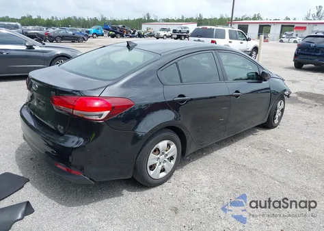 2017 Kia Forte Lx z USA, uszkodzony, nr VIN 3KPFK4A76HE145621